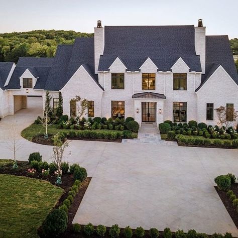 #rosebrookeparadeofhomes • Instagram Modern Elegant House Exterior, White Luxury House, Elegant Bloxburg House, Big White House Farmhouse, Luxury Homes Dream Houses Exterior, Two Story Exterior, Modern Farmhouse Mansion, Minimalist House Exterior, Modern French House