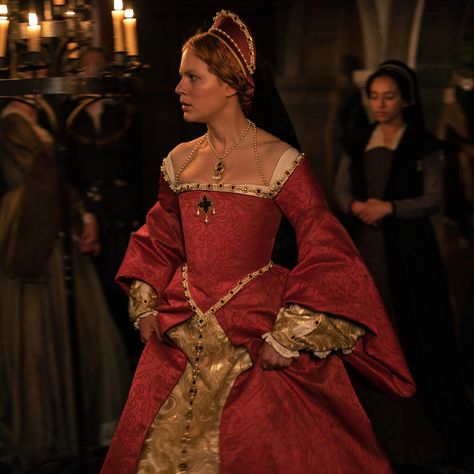 1540s Dress, 15th Century Dresses, Tudor Style Dresses, Tudor Period Fashion, 1530s Fashion, Victorian Queen Dress, Tudor Era Fashion, 1570s Fashion, 1640s Fashion