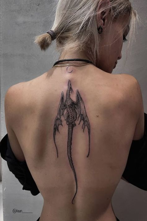 Tattoo Trends 2024: Explore the Latest and Coolest Tattoo Designs https://go.fiverr.com/visit/?bta=789541&brand=fp&landingPage=https%253A%252F%252Fgo.fiverr.com%252Fvisit%252F%253Fbta%253D789541%2526brand%253Dfiverrcpa Dragon Tattoo On Chest Women, Atla Tattoo Dragon, Women Back Tattoo Ideas, Upper Back Tattoo Women, Middle Back Tattoo, Dragon Chest Tattoo, Snake Spine Tattoo, Dragon Tattoo On Ribs, Snake Back Tattoo