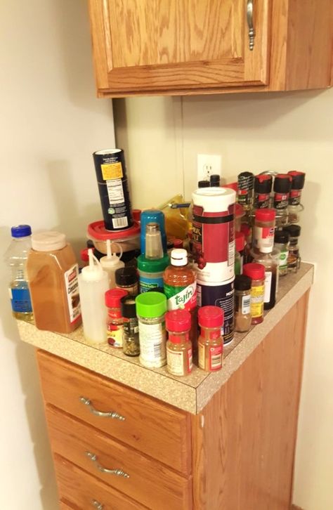 Diy Spice Container Ideas, Diy Tiered Spice Rack, Wall Shelf For Spices, Spice Rack Organization Cabinets, Spice Organization For Small Cabinet, Spice Storage Small Kitchen, Organizing Ideas Spices, Season Rack Ideas, Organize Seasoning Cabinet