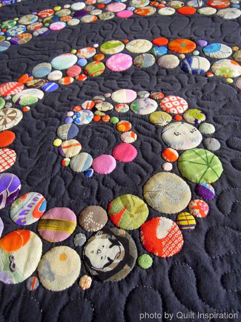 Quilt Inspiration: Modern Quilt Month: Japanese art quilts Challenge Ideas, Quilt Modernen, Circle Quilts, Japanese Quilts, Patchwork Quilting, Quilted Table, Modern Quilt, Art Japonais, Quilting Techniques