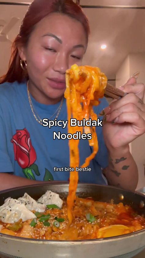 Budak Noodle Alteration Black Buldak Ramen Recipe, Spicy Buldak Ramen Recipe, Buldak Ramen Noodle Recipes, Spicy Noodles Buldak, Buldak Ramen Carbonara Recipe, How To Make Buldak Ramen, Buldak Noodles Recipe, Buldak Ramen Hacks, Cheesy Buldak Ramen