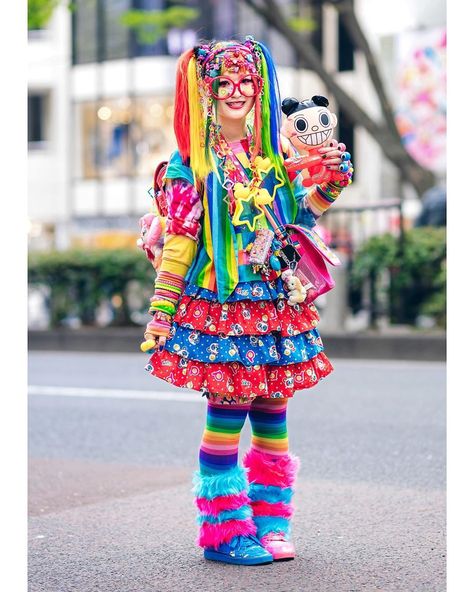 Harajuku Japan on Instagram: “Well known Harajuku street style personality Mai (@mai_no.13) wearing a mostly handmade old school Japanese decora look with rainbow hair…” Decora Fashion Outfits, Harajuku Decora Kei, Decora Kei Fashion, Decora Outfits, Decora Accessories, Decora Style, Decora Harajuku, Harajuku Decora, Harajuku Fashion Street