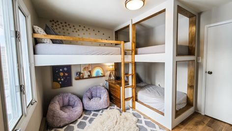 Triple Bunk Bed Ideas, Diy Triple Bunk Beds, Triple Bedroom, Corner Bunk Beds, Bunk Bed Ideas, Bunk Bed Rooms, Triple Bunk Beds, Double Bunk Beds, Diy Bunk Bed