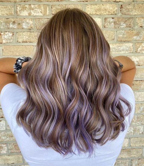 Pastel Lilac Hair, Purple Hair Highlights, Balayage Hair Color, Hair Color Underneath, Peekaboo Hair, Hair Color Streaks, Lilac Hair, Pastel Lilac, Hair Streaks