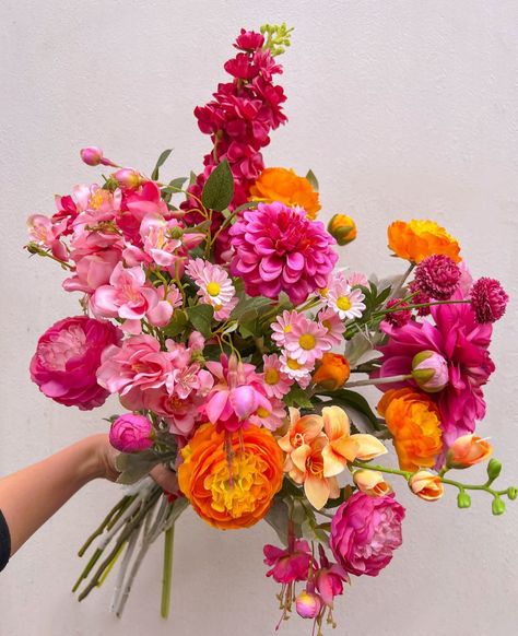 Nicole Rossi, Orange And Pink Wedding, Orange Bouquets, Orange Wedding Flowers, Wedding Bouquets Pink, Boquette Flowers, Southern California Wedding, Colorful Bouquet, Pink Wedding Flowers