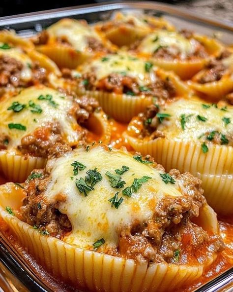 Beef Stuffed Shells, Homemade Chili Beans, Ricotta Filling, Apple Salad Recipes, Stuffed Pasta, Pasta Shells, Stuffed Shells Recipe, Pasta Ingredients, Pasta Lover