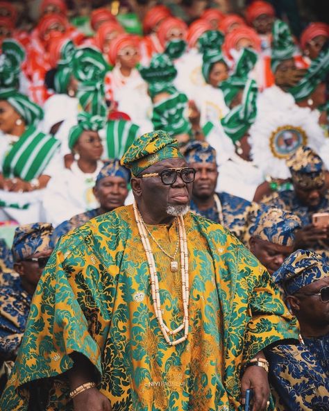 “Celebrating the vibrant tapestry of African heritage through color, style and Steeze✨ #AfricanElegance #” 📸 @theniyifagbemi #theniyifagbemi #ojudeoba #yoruba #steeze #nigeria #culture #photography #ijebuode Nigeria Aesthetic Culture, Edo Nigeria, Yoruba Textiles, Edo Culture Nigeria, Yoruba People, Tapestry, Celebrities, Photography, Color