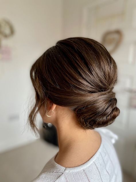 Updo Hairstyles Wedding With Veil, Bridal Updo With Side Part, Classic Wedding Updo Elegant Bun, Updo Sleek Elegant, Wedding Updo Low Bun With Veil, Bridal Hair Sleek Updo, Parted Updo Wedding, Updos For Maid Of Honor, High Ponytail Hairstyles Brunette