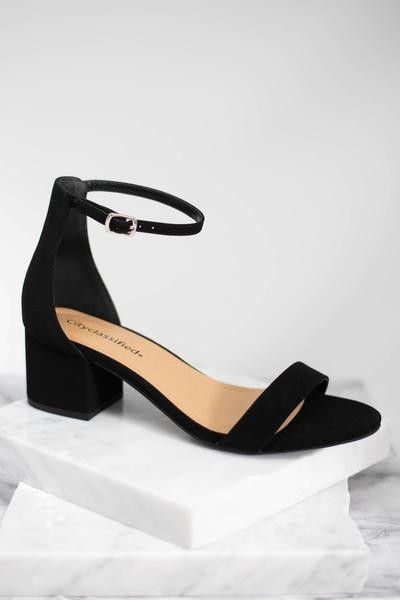 Short Black Heels, Black Heels Prom, Prom Shoes Black, Black Heels Outfit, Hak Tinggi, Heels Prom, Black Heels Low, Prom 2020, Fashion Shoes Heels