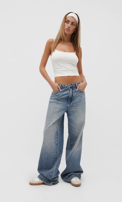 Pantalones Boyfriend, Baggy Jeans Outfit, Mode Instagram, Mode Hipster, Most Comfortable Jeans, Outfit Jeans, Stockholm Fashion, Denim Trends, Cropped Tops