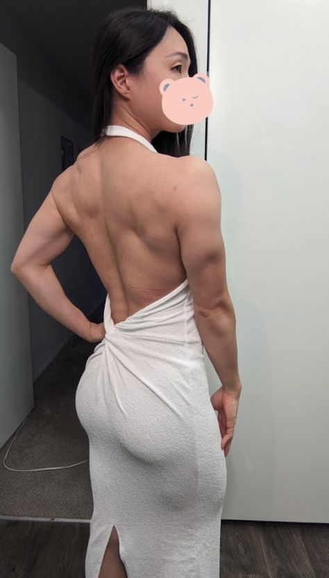 Women With Muscles In Dresses, Mildly Muscular Woman Think Their Gods, Small Chest Reference Female, Feminine Buff Women, Woman Muscular Back, Muscular Woman Back Reference, Women Muscular Back, Female Muscular Body Reference, Woman Fitness Inspiration