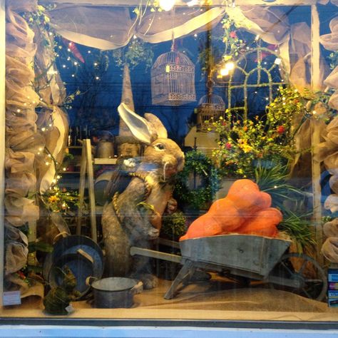 Florist Display, Easter Window Display, Spring Window Display, Gift Shop Displays, Window Display Retail, Decoration Vitrine, Store Window Display, Store Window Displays, Spring Window