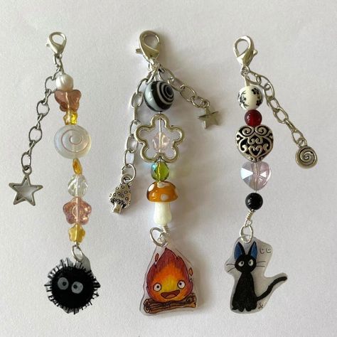 studio ghibli drop ≽ܫ≼ 🧺🍃🍵 drop is live 𓇢𓆸 dm to buy/comment u can access the items on my website (fairyme.shop) or through dms necklaces are about $40/50 (exceptions apply) complex ones are more ($80/90) keychains are around $20 𖦹 necklaces 🍀⛩️🎋🏯 kiki’s delivery service (avail) ponyo (avail) when marnie was there (avail) spirited away - chihiro (avail) spirited away - no face & yubaba (avail) totoro (avail) howl’s moving castle (avail) spirited away - haku (avail) princess mononoke - tr... Studio Ghibli Keychain, Studio Ghibli Jewelry, Ghibli Jewelry, Marnie Was There, Tree Spirits, When Marnie Was There, Ideas Regalo, Soot Sprite, Anime Jewelry