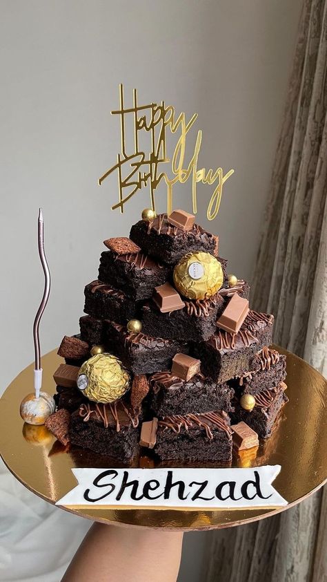 Brownie Tower, Birthday Cake Alternatives, Birthday Cake Brownies, Chocolate Cake Designs, Crinkle Top, Mini Cakes Birthday, Creative Birthday Cakes, Simple Birthday Cake, Easy Cake Decorating