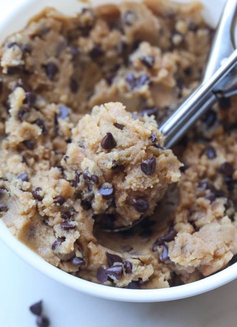 This easy homemade Edible Cookie Dough Recipe is egg free, and made with treated flour so it's 100% safe to eat, no baking necessary! Baking Recipes No Chocolate, Fast Edible Cookie Dough, Edible Cookie Dough No Eggs, Edible Cookie Dough Recipe No Flour, Cookie Dough Without Milk, Super Easy Edible Cookie Dough, Edible Cookie Dough No Milk, Easy Cookie Recipes No Egg, No Egg Cookie Dough Recipe