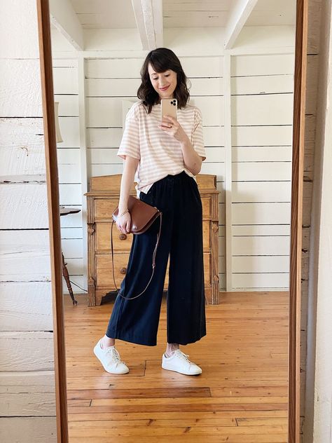 Silk Wide Leg Pants, Simple Casual Outfits, Spring Travel, Weather Today, Summer Capsule, Style Instagram, Summer Capsule Wardrobe, Spring Trip, Warm Weather Outfits