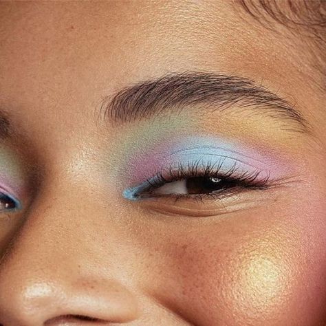 THE REX AGENCY on Instagram: "Make up @bethfollertmakeup • Pastel 🎨 dreaminess using @bakeupbeauty and @urbandecaycosmetics with @athenakatoanga @zsuttonphoto @dionahaustgenhair #makeup #makeupartist #beauty #losangelesmakeupartist #pasteleyeshadow" Opal Makeup Look, Makeup With Only Eyeshadow, Pastel Makeup Ideas, Subtle Colorful Makeup, Colour Pop Eyeshadow Looks, Lover Eye Makeup, Makeup Looks Artistic, Fun Make Up Looks, Multicolored Eyeshadow