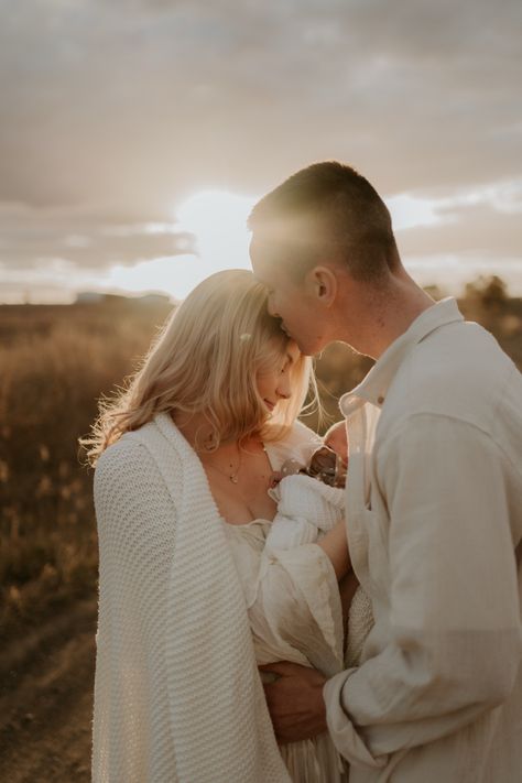 Couple With Infant Photography, Newborn Field Photography, Newborn Family Shoot Outdoors, Outdoors Newborn Photography, Outside Newborn Family Pictures, Beach Family Photos Newborn, Newborn Session Outside, Beach Newborn Photos, Outdoor Newborn Pictures