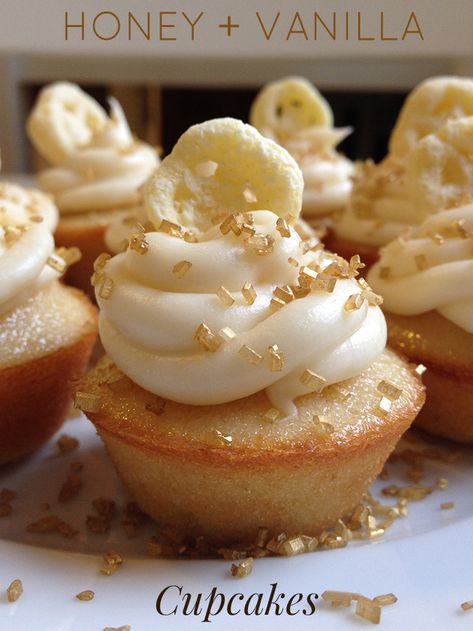 Honey Cupcakes, Bee Cupcakes, Unique Cupcakes, Vanilla Cupcake Recipe, Sweet Cupcakes, Cupcake Flavors, Honey Recipes, Köstliche Desserts, Baking Cupcakes