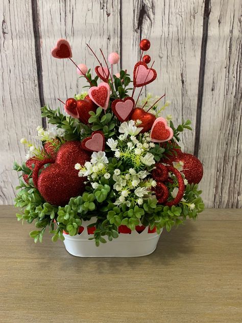 Heart Table Decor, Valentine Arrangements, Decor For Table, Flowers For Valentines Day, Greenery Flowers, Valentine Table, Valentine Centerpieces, Heart Table, Valentine Table Decorations