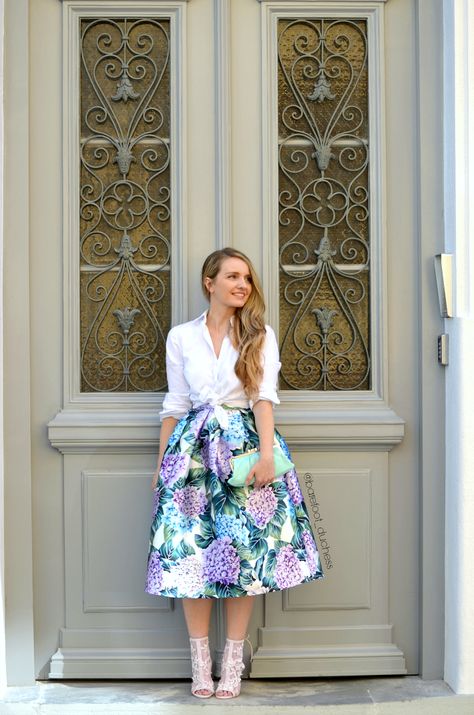 Skirt // CHICWISH Shoes // Nelly, similar (and prettier) here Shirt // ZARA (very old), similar here Clutch // Carpisa (old), s... Tired And Sleepy, Take A Shower, Style Blog, Primavera Estate, White Tshirt, White Shirt, Hydrangea, Floral Skirt, Dress Skirt