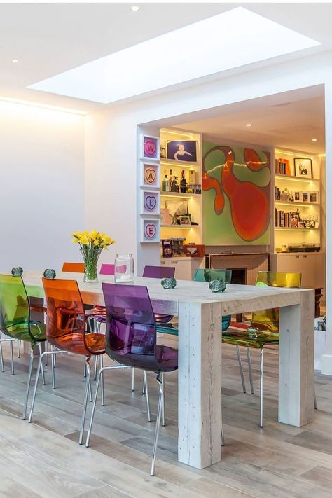 Modern Glamour Dining Room, Apartment Aesthetic Living Room Colorful, Funky Dining Room Table And Chairs, Transparent Dining Chairs, Ombre Dining Chairs, Colorful Modern Dining Room, Colorful Dining Table And Chairs, Dining Room In Apartment, Colorful Maximalist Dining Room