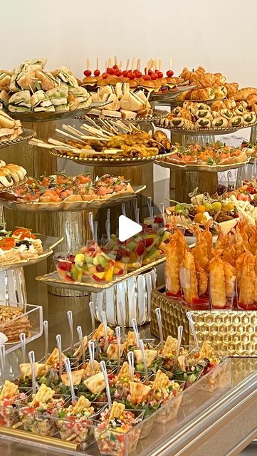 Morning Of Wedding, Wedding Buffet Food, Catering Food Displays, Catering Display, Party Food Buffet, Catering Ideas Food, Buffet Set, Brunch Buffet, Party Food Platters