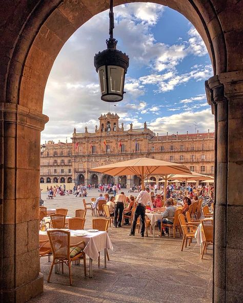 Live Love Spain on Instagram: “Are you a morning person or a night owl? Either way, Salamanca will always be there for you. ⠀ ⠀ 📸: @manuelo_bo #livelovespain” Living In Madrid Spain, Salamanca Spain Aesthetic, Sevilla Photography, Spain Study Abroad, Study Abroad Spain, Holly Bourne, Spain Places To Visit, Salamanca Madrid, Madrid Aesthetic