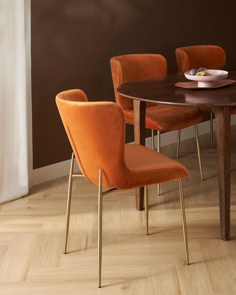 Brighten up your dining room! Pair a classic dark dining table with our vibrant Tess chairs for a fun and unique look. Available in a range of shades, these chairs bring both style and comfort to your space. Explore more at hatabhomedecor.com and get inspired today! #diningroom #homedecor #interiordesign #furnituredesign #colorfulchairs #diningtable #diningroomideas #homeinspiration #interiorinspo #modernliving #styleandcomfort #vibrantliving #hatabdecor #trendydecor #designerhome #instahome... Orange Dining Chairs, Styl Hampton, Orange Chair, Colorful Chairs, French Interior, Colour Tint, Trendy Decor, Shades Of Orange, Interior Inspo