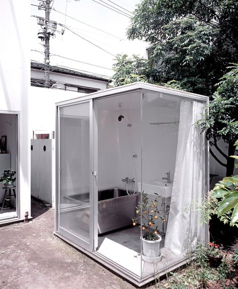 Ryue Nishizawa . Moriyama House bathroom . Tokyo  Photo Edmund Sumner Minimal Architecture Interior, Moriyama House, House Tokyo, Buildings Modern, Ryue Nishizawa, Tokyo Photos, Arch House, Architecture Bathroom, Studios Architecture