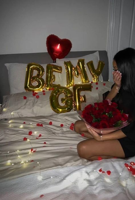 Gf Proposal Ideas, Valentine Day Aesthetic, Boyfriend Proposal, Girlfriend Proposal, Gift Ideas Valentines Day, Cute Proposal Ideas, Romantic Room Surprise, Valentines Day Romantic, Romantic Room Decoration