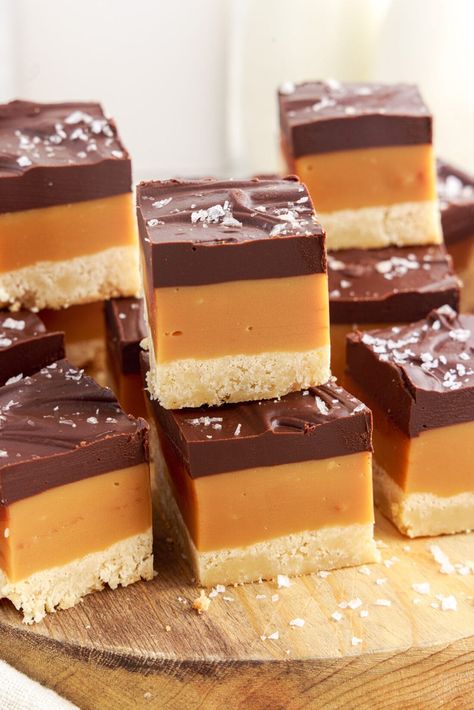 Millionaire Cookie Bars Recipe, Millionaire Bars Pioneer Woman, Xmas Millionaire Cookie Bars, Millionaire Bars Food Network, Millionaire Cornflake Bars, Best Millionaire Shortbread Recipe, Oreo Millionaire Bars, Million Dollar Bar, Million Dollar Squares