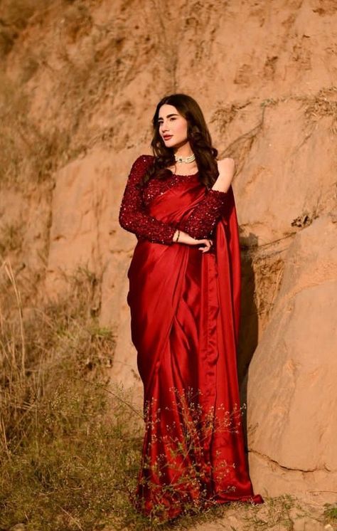 Red Saree Party Wear, Saree Red, Shop Background, Saree Party Wear, Saree Ideas, Export Business, Lehenga Designs Simple, Views Video, Pakistani Party Wear