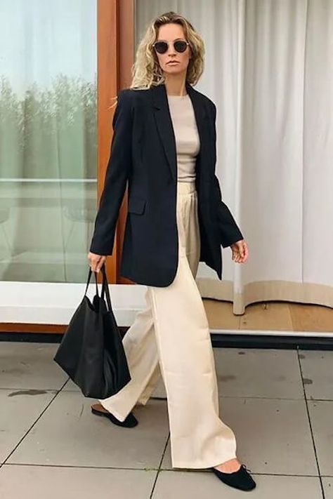 80+ Chic Black Blazer Outfit Ideas For Women [2023]: How To Wear A Black Blazer Black Linen Jacket Outfit, Black Wide Leg Pants And Blazer Outfit, Blazer Nero Outfit, Blazer Outfit Ideas For Women, Linen Blazer Outfit Women, Black Blazer Outfit Ideas, Style A Black Blazer, Long Blazer Outfit, Black Blazer Casual