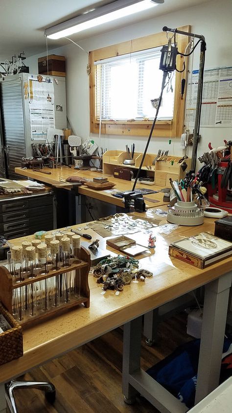 Tiny Jewelry Studio, Silversmith Studio Ideas, Jewellery Studio Workspaces, Jewelry Making Station, Jewelry Studio Workspaces, Jewelry Workshop Studio, Jewelers Studio, Studio Craft Room, Jewelry Studio Space