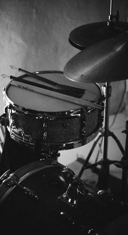 Drums Aesthetic Wallpaper, Wallpaper Music Aesthetic, Drums Aesthetic, Drums Wallpaper, Mona Kasten, Americana Music, Rock Aesthetic, Drum Music, Aesthetic Music