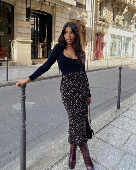 La Parisienne Stylée on Instagram: "à Paris 🤎✨ @cha_trbls" Skandinavian Fashion, Stylish Work Attire, Business Casual Outfits For Work, Populaire Outfits, Elegante Casual, Paris Outfits, Foto Poses, Stylish Work Outfits, Looks Street Style