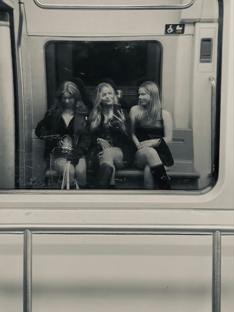 Girls going out partying, partyoutfits, mirror selfie, girls poses, pretty girls’ night out, girls in train White Friends Aesthetic, Black And White Friends Aesthetic, City Night Life Aesthetic, Friends Black And White, Night Life Aesthetic, City Night Life, New York City Night, Dance Mums, Nyc Fall