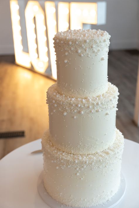 What a stunning wedding cake - the details, subtle but impactful! 😍
Photography 📸 Wedding Phenomena Photography Wedding Cake Ideas Modern, Timeless Wedding Cake Ideas, Wedding Cake Pearls Elegant, Buttercream Frosting Wedding Cakes, Butter Cream Wedding Cakes, Small Pearl Wedding Cake, Three Tiered Wedding Cake, Simple Pearl Wedding Cake, Old Hollywood Wedding Cake