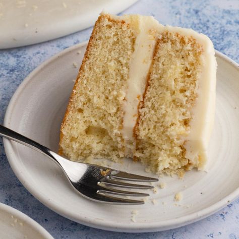 With a moist and tender crumb and real vanilla flavor you can actually taste, this moist and fluffy vanilla cake is the BEST. Bake it as a layer cake, sheet cake, or cupcakes - this one recipe can do it all! Cake With Cake Flour, Delicious Vanilla Cake Recipe, Vanilla Cake Recipes, Cake Flour Recipe, Fluffy Vanilla Cake, Cake Sheet, Cake By Courtney, Easy Vanilla Cake, Easy Vanilla Cake Recipe