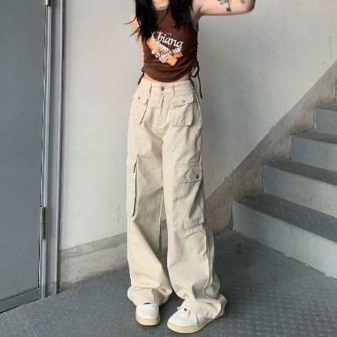 Cargo Pants Different Colors, Cargos High Waist, High Waisted Cargos, Cargo High Waist Pants, Cargo Pants High Waist, Cute Fits Cargo Pants, Cargo Pants Stylr, Wide Legged Cargo Pants, Cotton Cargo Pants Outfit