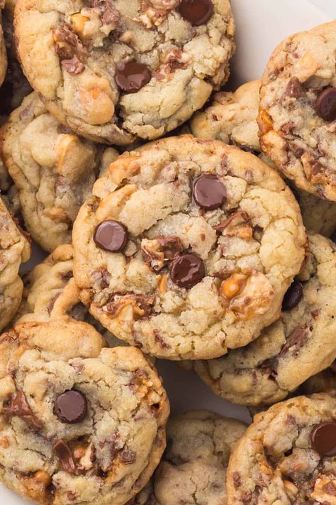 Snickers Peanut Butter Cookies, Snicker Bar Cookies, Snicker Cookies Recipes, Chocolate Snickerdoodle Cookies, Snicker Cookies, Snickers Cookies Recipes, Lush Desserts, Snickers Cookies, Oat Cookie Recipe