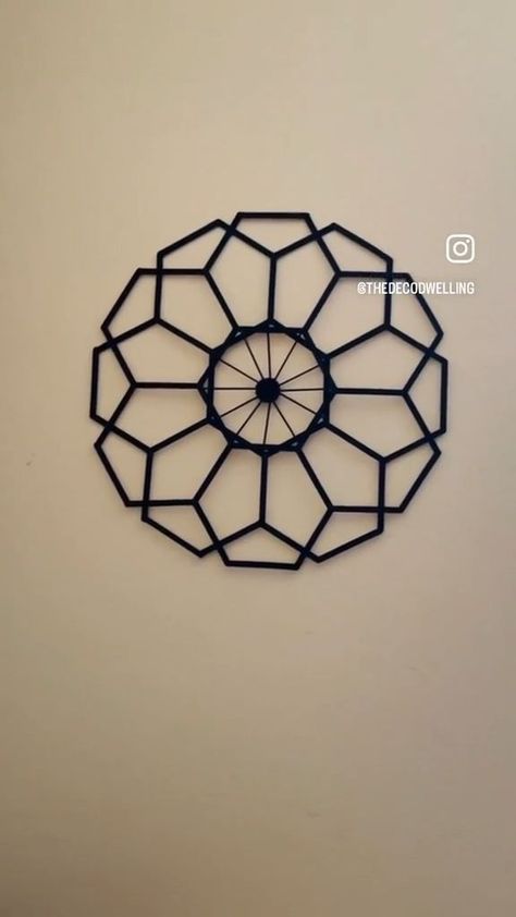 Metal Wall Decor Diy, Wall Hanging Ideas Handmade, Home Decor Ideas Handmade, Stick Wall Decor, Stick Wall Art, Diy Room Decor Videos, Kraf Kertas, Easy Diy Room Decor, Wall Hanging Handmade