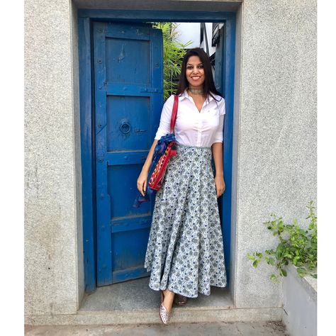 32.6k Followers, 119 Following, 563 Posts - See Instagram photos and videos from Neha Sharma (@the_stylewali) Long Skirt Outfits Indian, Skirt And Top Indian, Printed Skirt Outfit, Long Skirt And Top, Skirt Styling, Indian Skirt, Trendy Outfits Indian, Skirt And Top Dress, Neha Sharma