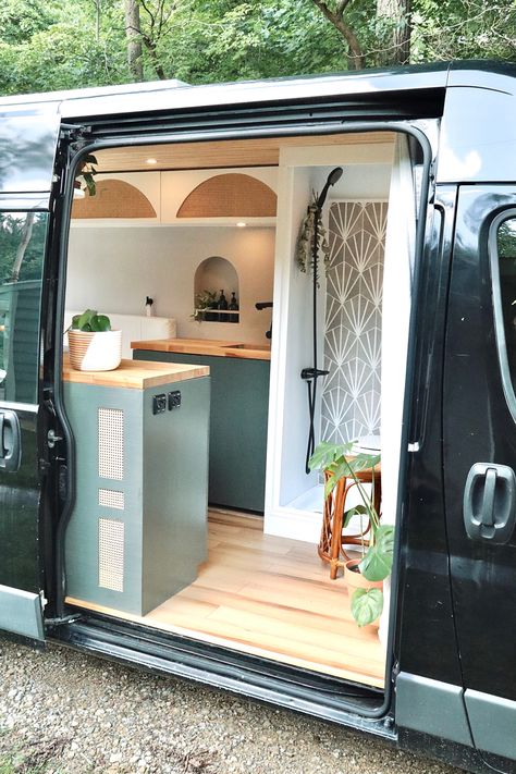 Van Renovation, Campervan Build, Omgebouwde Bus, Camper Lifestyle, Husbil Makeover, Vw Kampeerwagens, Portable Homes, Caravan Conversion, Bil Camping