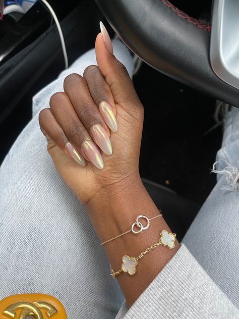 Peal nails Pale Pink Chrome Nails, Champagne Chrome Nails, Nude Dress Outfits, Nude Chrome Nails, Almond Wedding Nails, Nude Chrome, Bridesmaid Nails, Champagne Nails, Pink Chrome Nails