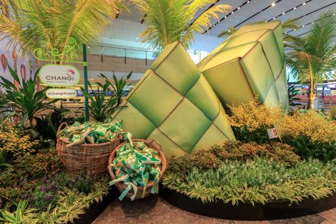 Changi Airport_30062016_1 Syawal Background, Raya Decoration Ideas Office, Ramadan Installation, Raya Decoration Ideas, Hari Raya Decoration Ideas, Hari Raya Deco, Raya Deco, Ramadhan Decoration, Raya Decoration