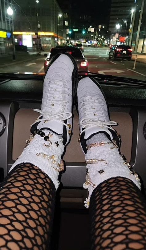 Socks Outfit, Street Style Outfits Casual, Plus Size Baddie Outfits, Pretty Shoes Sneakers, Sock Outfits, Shoes Outfit Fashion, Diy Clothes Life Hacks, Girly Shoes, Cute Swag Outfits