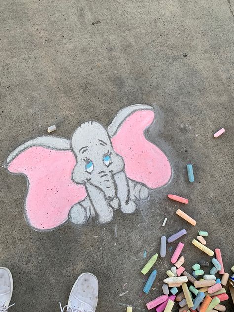 Chalk Drawings Disney, Chalk Disney Art, Chalk Cartoon Drawings, Disney Character Chalk Art, Disney Chalk Art Sidewalks, Chalk Art Ideas Disney, Disney Chalk Art Easy, Cartoon Chalk Art, Chalk Art Disney